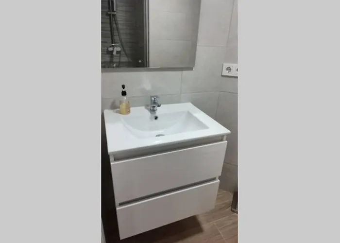 Muy Centrico, A 8 Min Del Ave Andando, Reformado.